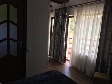 Фото номера Стандартный номер с кроватью размера &quot;king-size&quot; Отель Pensiunea Casa Lupas г. Джилэу 9
